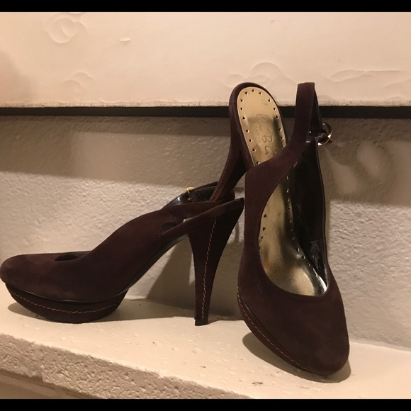 Dark brown suede BCBG heels - Picture 2 of 4